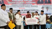 Mendagri dan Mensos Serahkan Bansos Tahap Pertama Hampir Rp900 Miliar kepada Masyarakat Terdampak Bencana