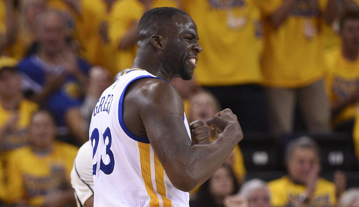 Golden State Warriors forward,  Draymond Green (23) merayakan kemenangan timnya atas Portland Trail Blazers pada laga NBA Playoffs di Oracle Arena, Rabu (4/5/2016) WIB.  (Mandatory Credit: Kyle Terada-USA TODAY Sports)