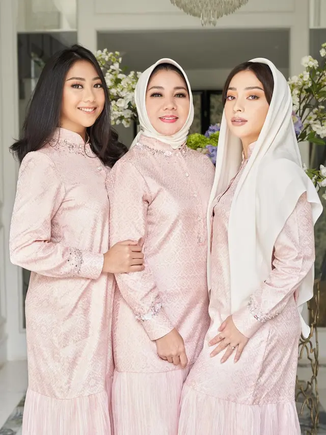 6 Momen Kebersamaan Nikita Willy, Winona Willy dan Ibunda, Keluarga Kompak