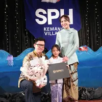 Shandy Aulia Saat Hadiri Kelulusan TK Sang Putri. [@shandyaulia]