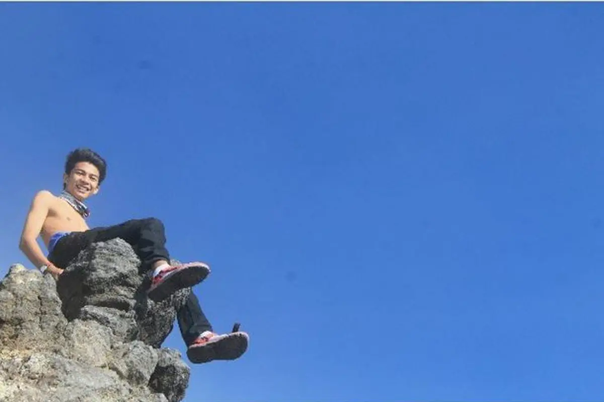 Selain Erri, Mereka Pernah Berfoto di Puncak Garuda Kawah Merapi