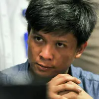 Video bupati Ogan Ilir di Pilkada kemarin beredar. Wajahnya hanya bengong saat melakukan debat terbuka. Netizen  menyebutnya 'bloon'.