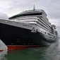 Kapal Pesiar MS Queen Victoria berangkat meninggalkan pelabuhan di La Rochelle, Prancis, 10 April 2018. MS Queen Victoria merupakan sebuah kapal pesiar yang dioperasikan oleh Cunard Line. (AFP PHOTO / XL / XAVIER LEOTY)