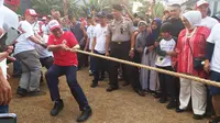 Rayakan HUT RI ke-74, Anies Menang Lomba Tarik Tambang