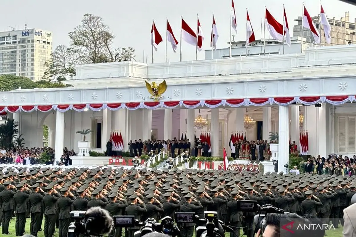 Presiden Prabowo Subianto melantik 1.177 perwira TNI dan Polri.