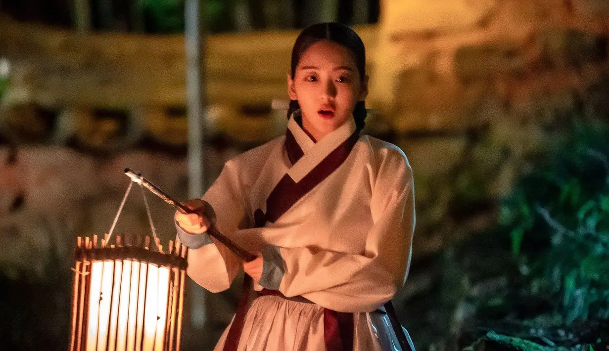 <p>Peran Jung Soon Deok merupakan kesempatan bagi Cho Yi Hyun untuk menunjukkan sisinya yang baru dan sarana untuk membuatnya bertumbuh sebagai seorang aktris. (Foto: Instagram/ KBS2)</p>