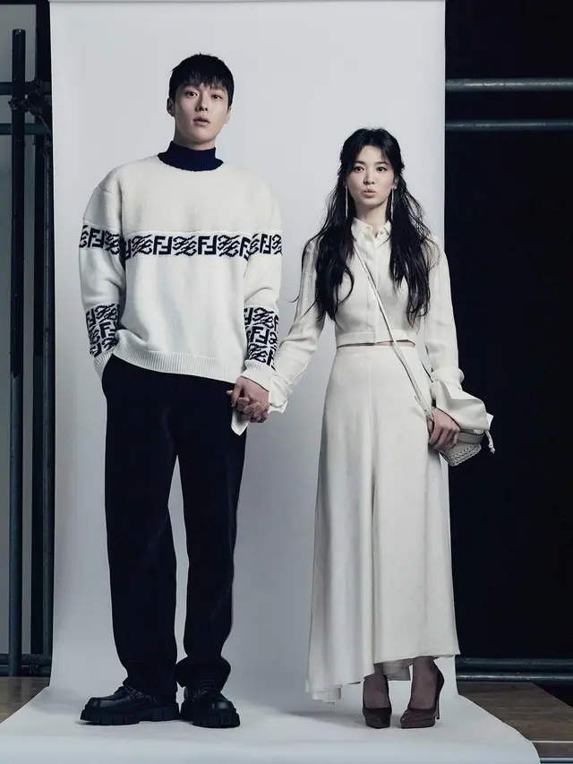 11 Inspirasi Gaya Rambut Song Hye Kyo dengan Poni Tanggung yang Bikin Awet Muda