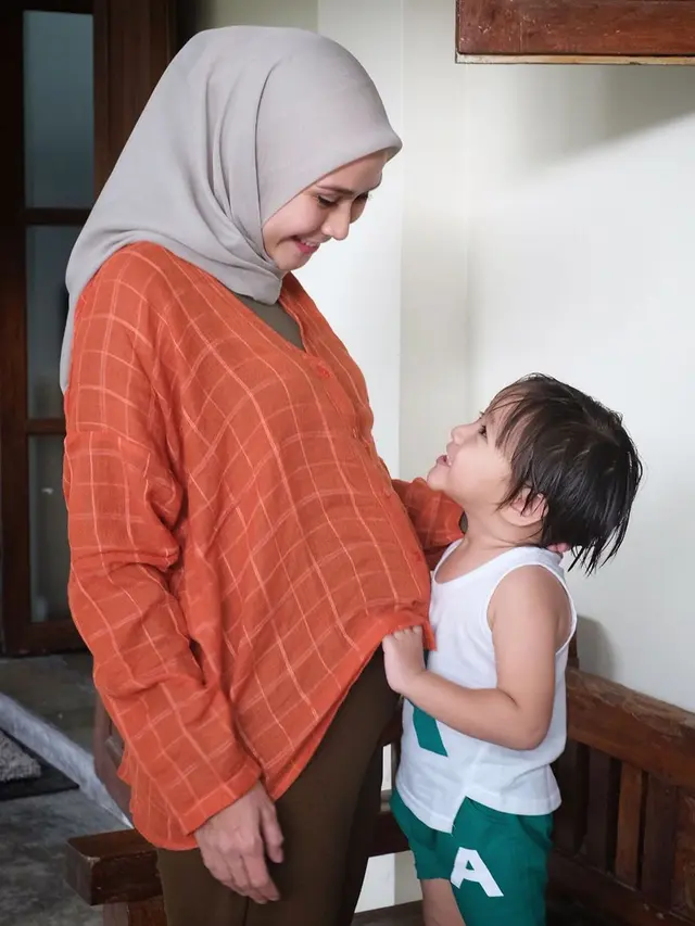 [Fimela] Zaskia Adya Mecca Hamil Anak ke-5