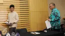 Pimpinan KPK, Agus Rahardjo (tengah) bersama Wakil Pimpinan KPK, Laode M Syarif (kiri) bersiap menggelar konferensi pers terkait suap pengadaan 50 mesin pesawat Garuda Indondesia, Jakarta, Kamis (19/1).  (Liputan6.com/Helmi Afandi)