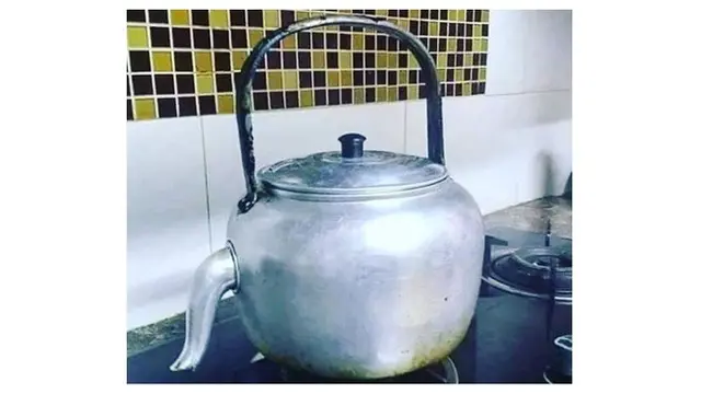 6 Bentuk Teko Nyeleneh Ini Bikin Geleng Kepala, Bingung Cara Pakainya