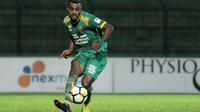 Bek Sriwijaya FC, Marckho Sandy Merauje. (Bola.com/Iwan Setiawan)
