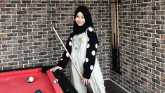 Kenakan jumpsuit warna abu-abu dipadukan dengan inner motif polkadot, penampilan Adiba Khanza ini lucu dan menggemaskan. Hijab warna hitam yang dikenakan cocok dengan jumpsuit dan inner polkadot yang dikenakannya. Gaya berpakaian ala Adiba Khanza ini bisa jadi inspirasi ketika liburan atau hangout. (Liputan6.com/IG/@adiba.knza)