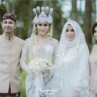 Raffi Ahmad, Syahnaz Sadiqah, sang ibunda Amy Qanita, dan Nisya Ahmad. (Instagram/amy_r_qanita)