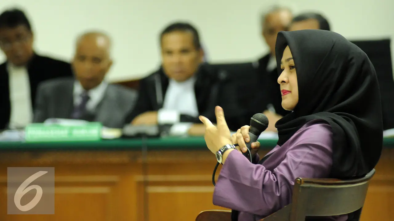 20151001-Evi-Sundari-Bersaksi-di-Sidang-OC-Kaligis