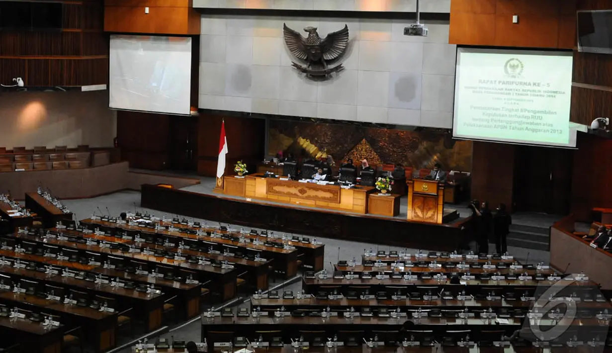 Lagu Iwan Fals yang berjudul 'Surat Untuk Wakil Rakyat' sepertinya masih relevan dengan kondisi anggota dewan saat ini, Jakarta, Kamis (4/9/2014) (Liputan6.com/Andrian M Tunay)