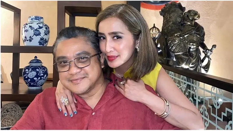 7 Potret Mesra Dede Yusuf dan Istri yang Jarang Terekspos