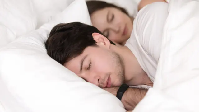 Ilustrasi tidur dengan pasangan, mimpi
