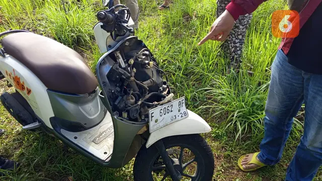 Motor korban pencurian yang gagal dicuri ditemukan warga dengan kondisi lampu drpan hilang, di Karang Tengah, Kecamatan Gunungpuyuh Kota Sukabumi. (Liputan6.com/Istimewa).