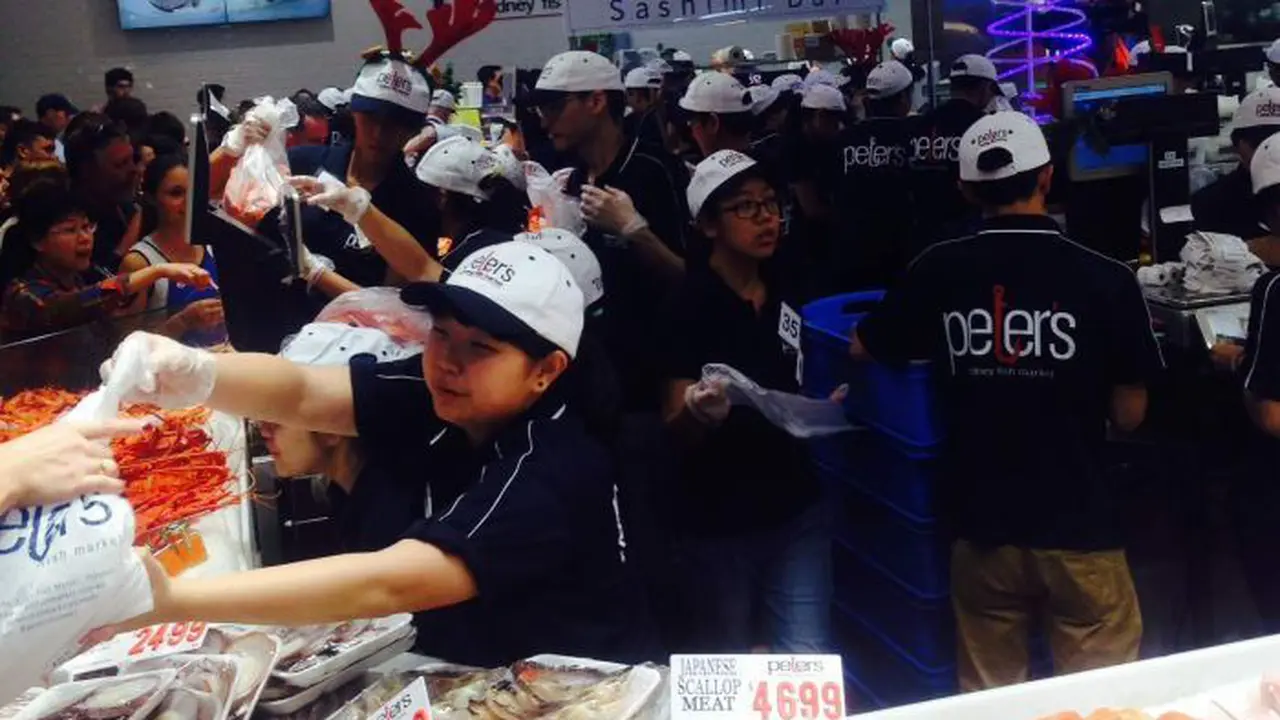 Pasar Ikan Ini Jualan 36 Jam Nonstop Jelang Natal