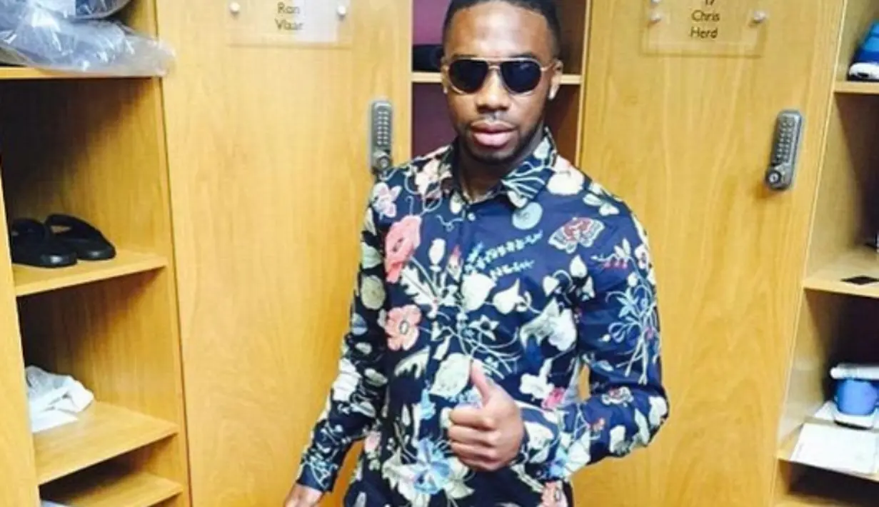 Penyerang Aston Villa, Charles N'Zogbia, memilki selera berpakaian yang tentunya bakal mengundang gelak tawa bagi siapapun yang melihat.
