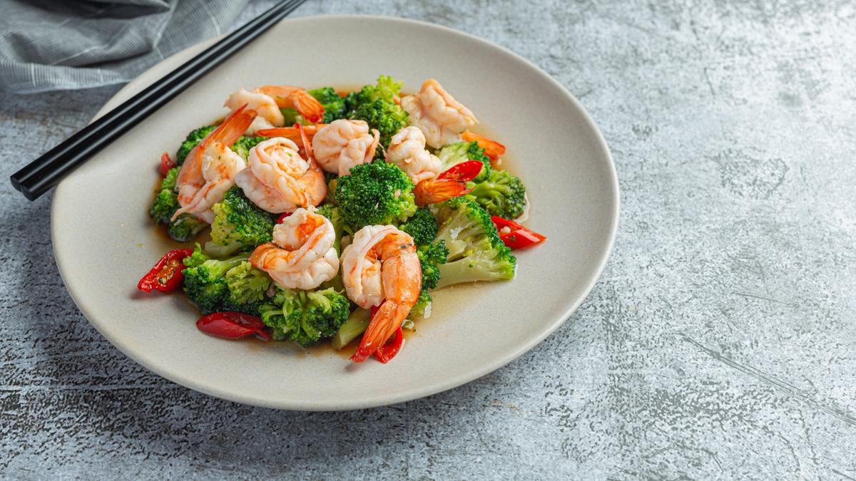 Hidangan brokoli udang yang segar dan lezat, dengan potongan brokoli renyah dan udang gurih yang dimasak sempurna