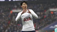 Pemain Tottenham Hotspur, Son Heung-Min merayakan golnya ke gawang Huddersfield Town pada laga Premier League di Wembley Stadium, London, (3/3/2018). Tottenham menang 2-0.(John Walton/PA via AP)