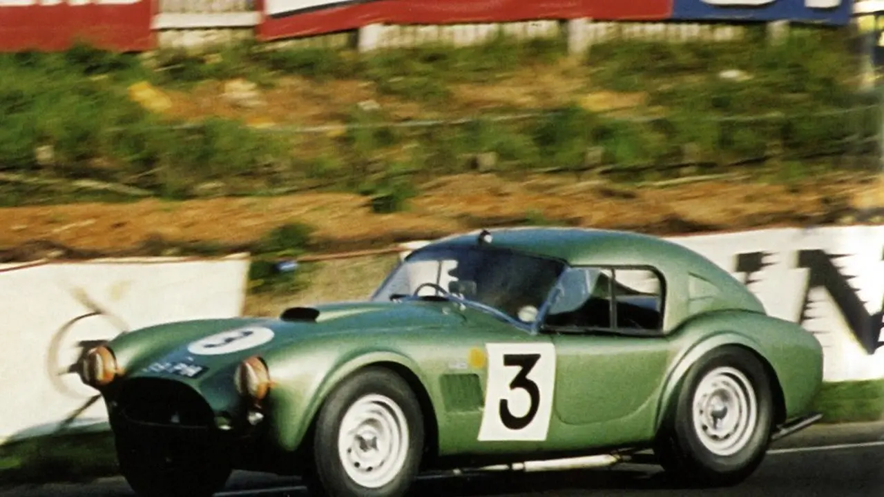 Seperti dilansir Carscoops, Jumat (6/11/2020), mobil listrik ini dibuat beradasarkan desain yang dimiliki Cobra Le Mans.
