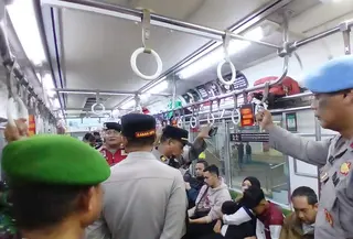 Polresta Tangerang memperketat pengawasan terhadap mobilitas pelajar menjelang aksi unjuk rasa di Jakarta, Kamis (27/8/2026). (Liputan6.com/Pramitha Tristiawati)