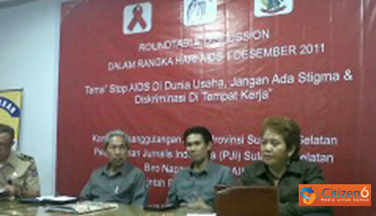 Citizen6, Makassar: Mereka hadir dalam rangka Roundtable Discussion Dalam Rangka Hari AIDS 1 Desember 2011. Diskusi ini mengangkat tema: Stop AIDS di Dunia Usaha, Jangan Ada stigma dan Diskriminasi di Tempat Kerja. (Pengirim: Irwan Mubaraq)