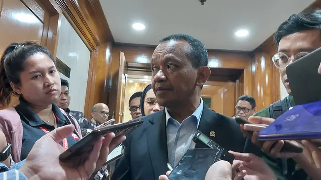 Menteri Investasi/Kepala Badan Koordinasi Penanaman Modal (BKPM) Bahlil Lahadalia di Kompleks DPR RI, Jakarta, Jumat (9/6/2023).