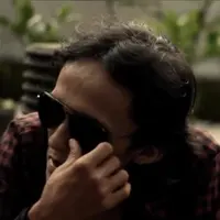 Yuk simak aksi pria ini yang membawakan lagu The Chainsmokers bertajuk Closer versi bahasa Jawa. (Source: Ndruw neverend, Vidio.com/Brilio)