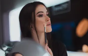 7 Cara agar Make Up Tidak Dempul dan Menyatu Sempurna dengan Kulit