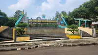 Ayah Sujud Minta Maaf Usai Mahasiswa PNJ Terpergok Ciuman Sesama Jenis
