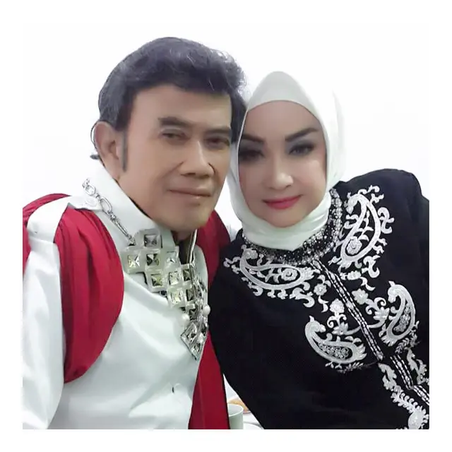 36 Tahun Bersama, Ini 6 Momen Mesra Rhoma Irama dan Ricca Rahim