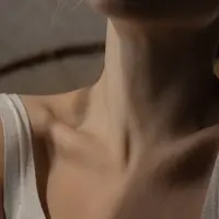 Ilustrasi leher. Sumber foto: unsplash.com/Elizaveta Strelkova.