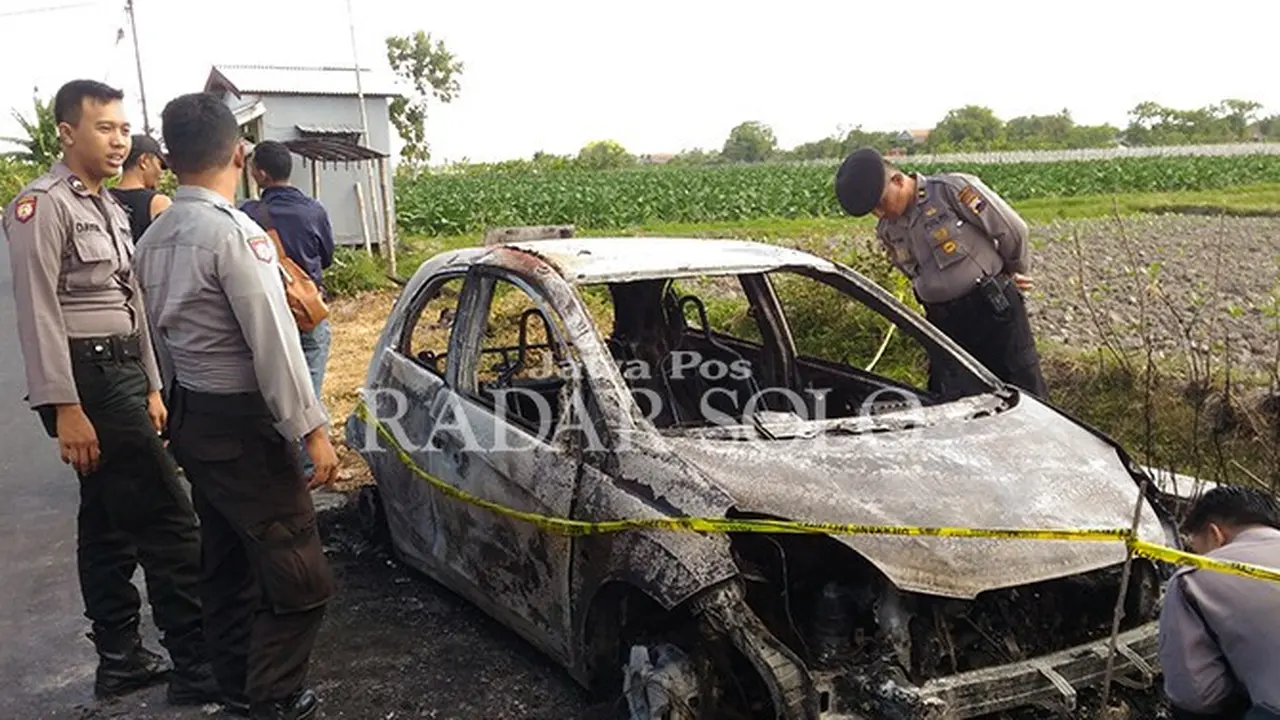 Teka-teki Mobil Terbakar Saat Salat Jumat di Tepi Jalan Boyolali