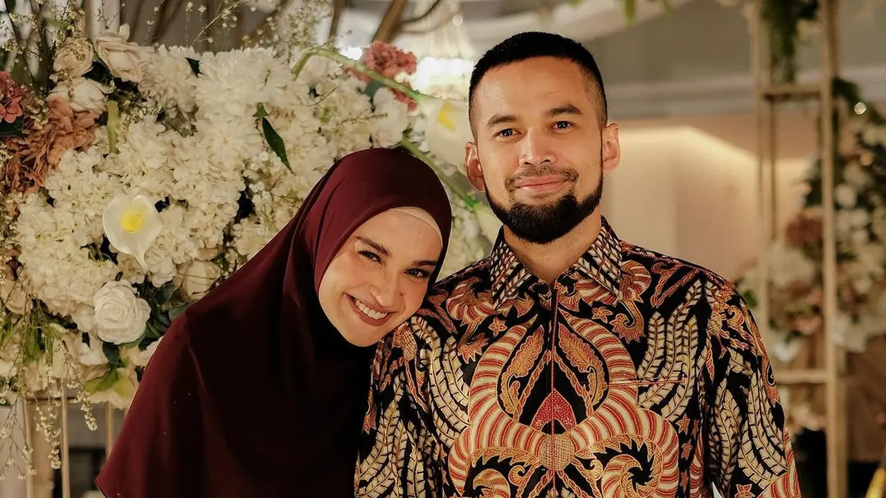 Kebaya kondangan Zaskia dan Shireen Sungkar