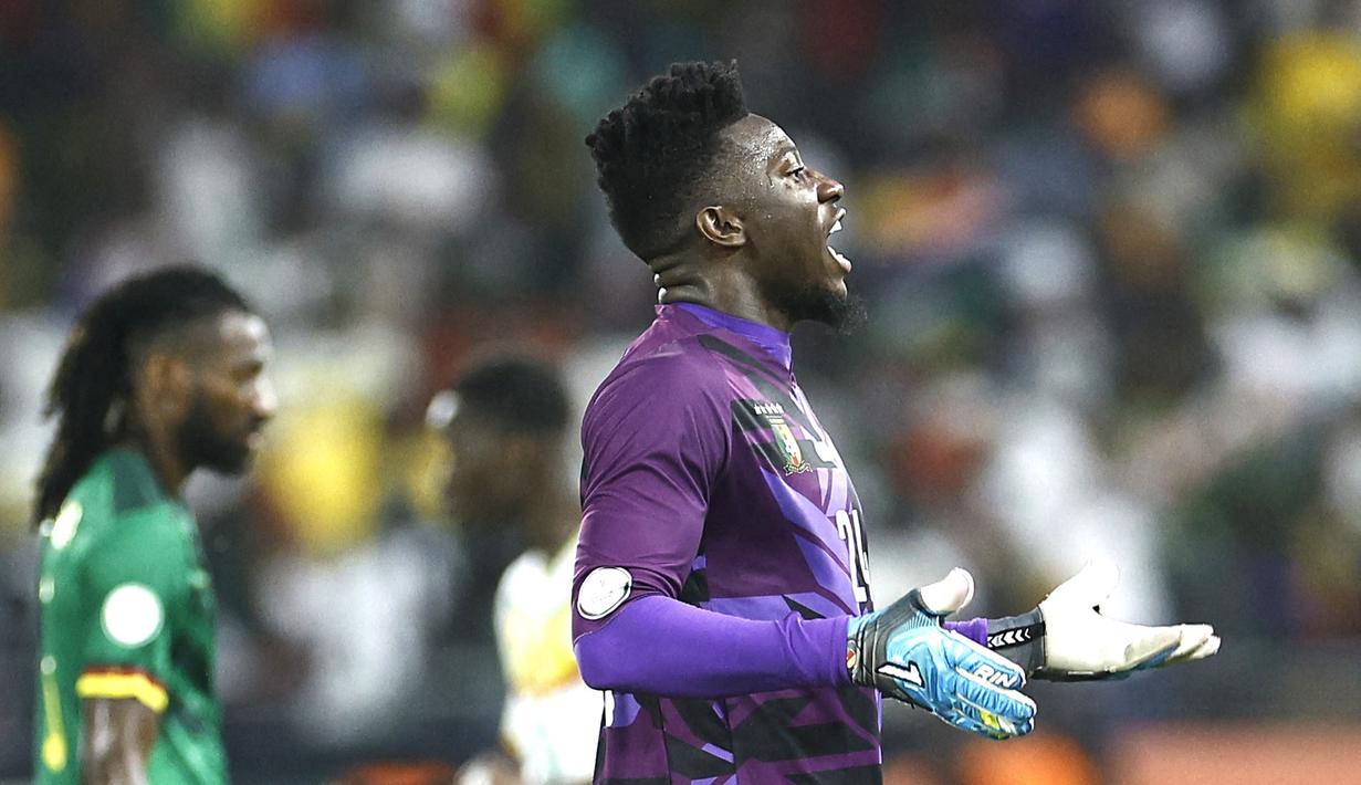 Penampilan bapuknya itu membuat Kamerun takluk 1-3 dari Senegal. (AFP/Kenzo Triboullard)