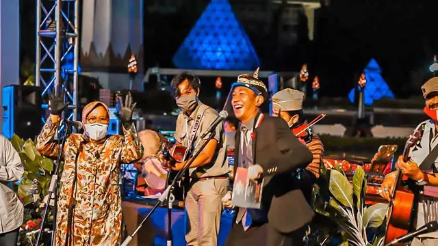 7 Potret Parade Seni Budaya Surabaya 2020 Digelar Virtual, Tri Rismaharini Baca Puisi