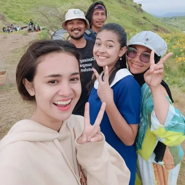 7 Kebersamaan Pemain Sinetron Badai Pasti Berlalu yang Syuting di Labuan Bajo