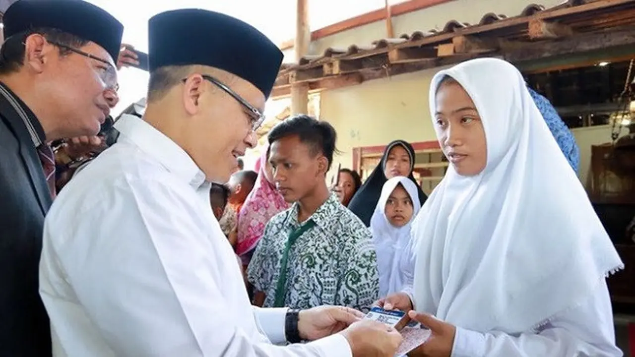 Pelajar Banyuwangi Kini Bisa Dapat Uang Saku dari Pemkab, Caranya?