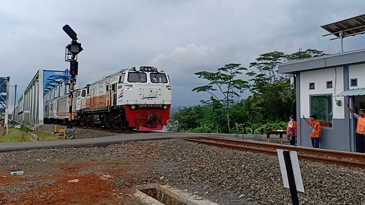 KAI Daop 5 Purwokerto menyediakan Amus dan menyiagakan petugas 24 jam untuk mengantisipasi bencana di jalur kereta akibat dampak La Nina. (Foto: Liputan6.com/Humas KAI Daop 5)