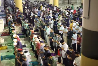 Masjid Raya Bandung menggelar salat tarawih berjemaah pada Sabtu(2/4/2022). (Foto: Humas Kota Bandung)