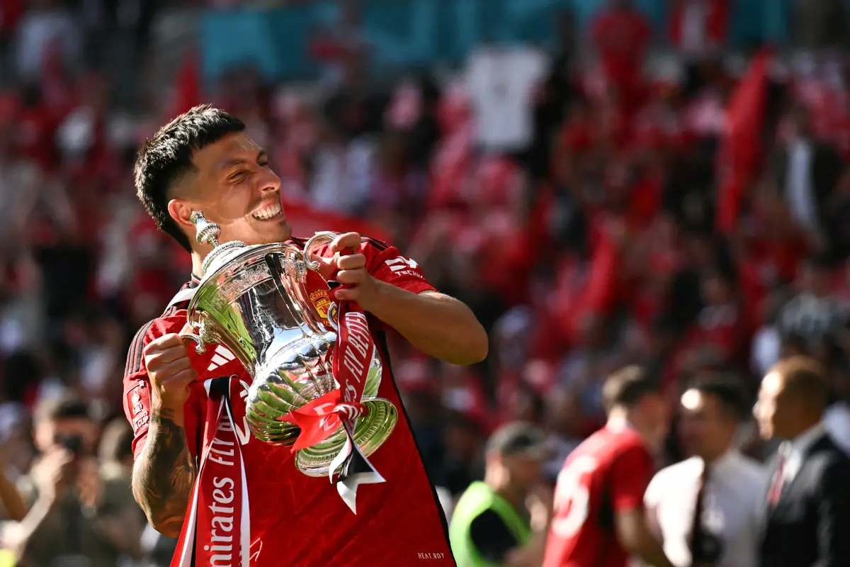 Lisandro Martinez, Manchester United, Piala FA