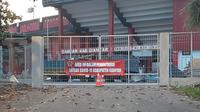 Markas Bali United, Stadion Kapten I Wayan Dipta sedang dalam pengawasan Satgas COVID-19 Kabupaten Gianyar (Bola.com/Maheswara Putra)