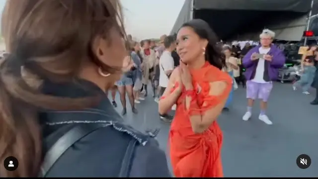 Najwa Shihab Nonton Coachella 2022 (Foto: Instagram @najwashihab)