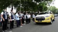 Menteri BUMN, Erick Thohir, dan Wali Kota Medan, Bobby Nasution, melepas mobil vaksinasi Covid-19 keliling