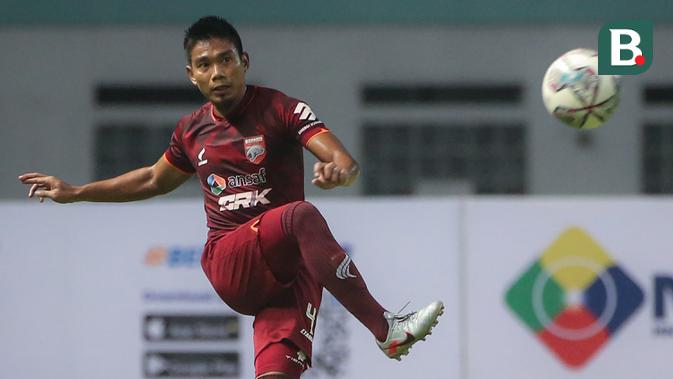 wildansyah dan fenomena bek sayap yang bergeser ke tengah di sepak bola indonesia