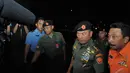 Panglima TNI Jenderal Moeldoko saat tiba di kantor Badan SAR Nasional, Jakarta, Selasa (30/12/2014). (Liputan6.com/Herman Zakharia)
