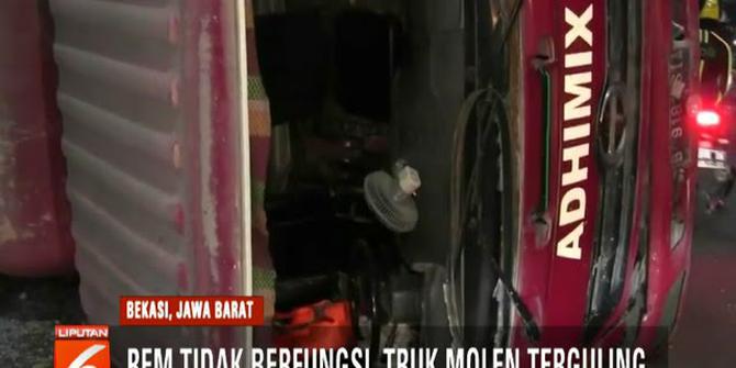 Diduga Rem Blong, Truk Molen Terguling di Flyover Kranji Bekasi